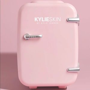 Kylie Jenner Cosmetic mini fridge